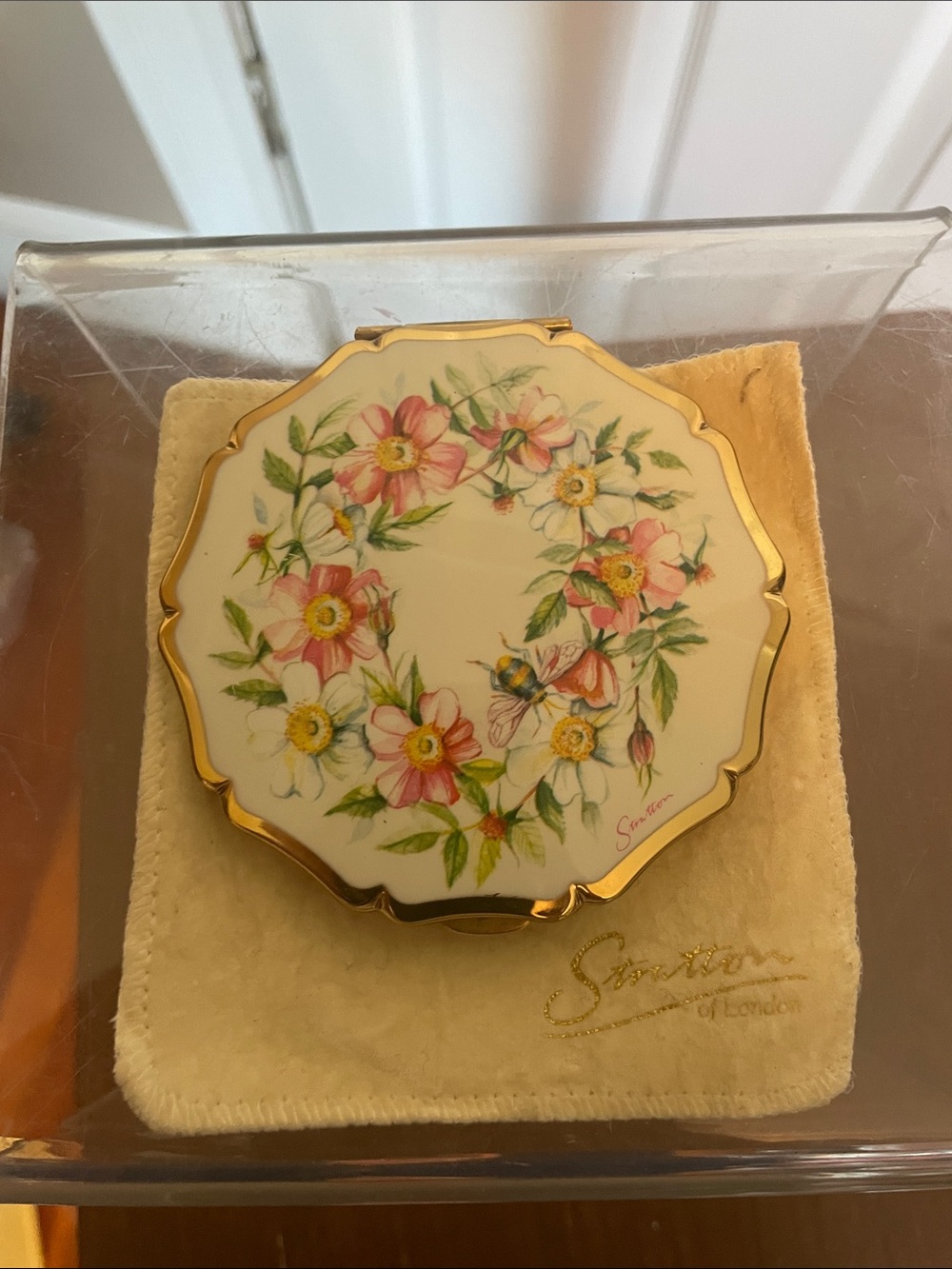 Stratton enameled Floral Porcelain Compact in Pink and White